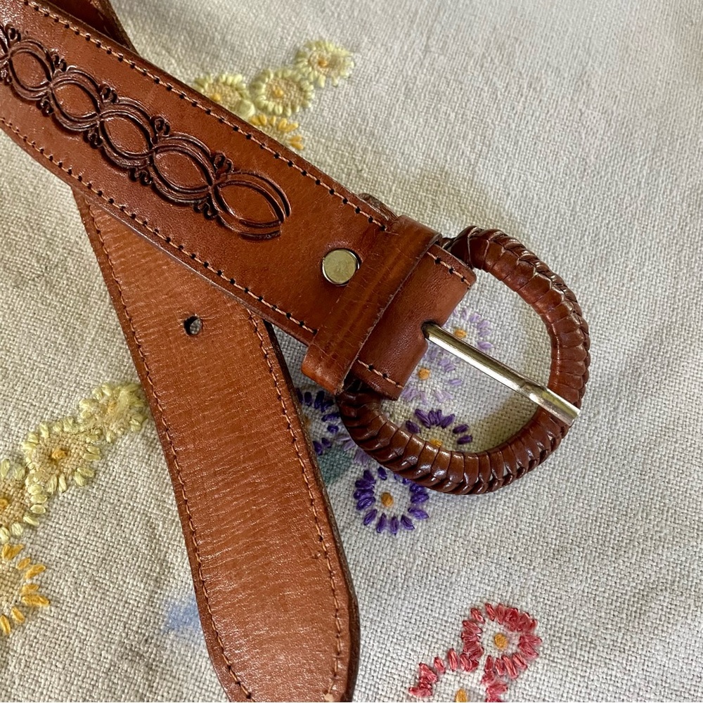 Vintage Hand Tooled Western Brown Leather Belt. Unisex 43" Excluding Buckle - Picture 13 of 16